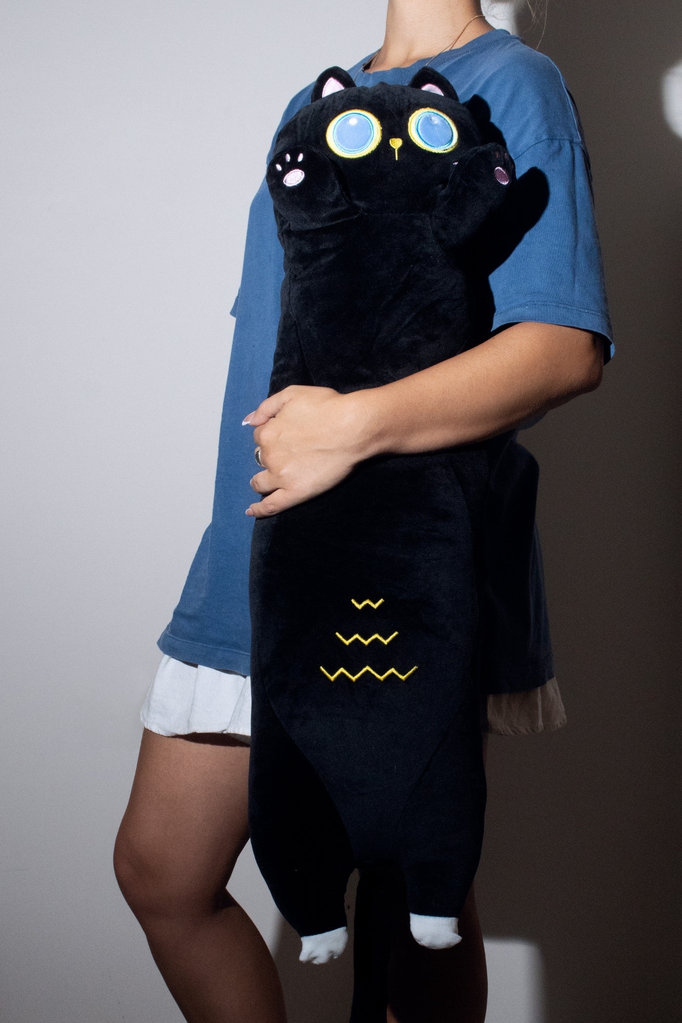 Noir - Soft and cuddly long cat (Black)