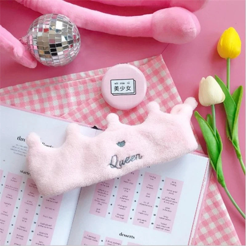 Adorable queen crown headband accessories.